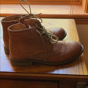 Men’s boots.